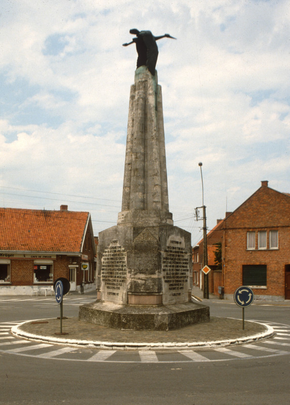 london of interest point Belgium: Twentieth Century The Poelkapelle â€” Society