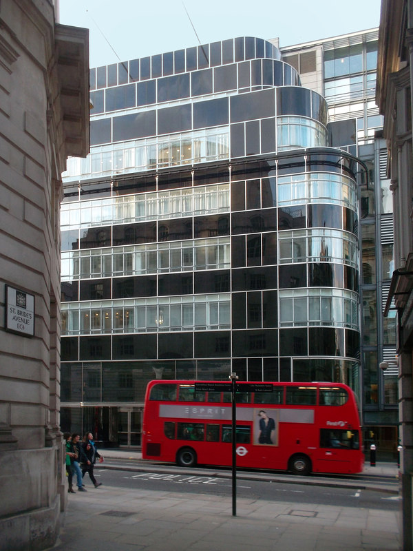 Daily Express Building, City of London. Sir Owen Williams, 1932. Image: Des Blenkinsopp (geograph.org.uk) 