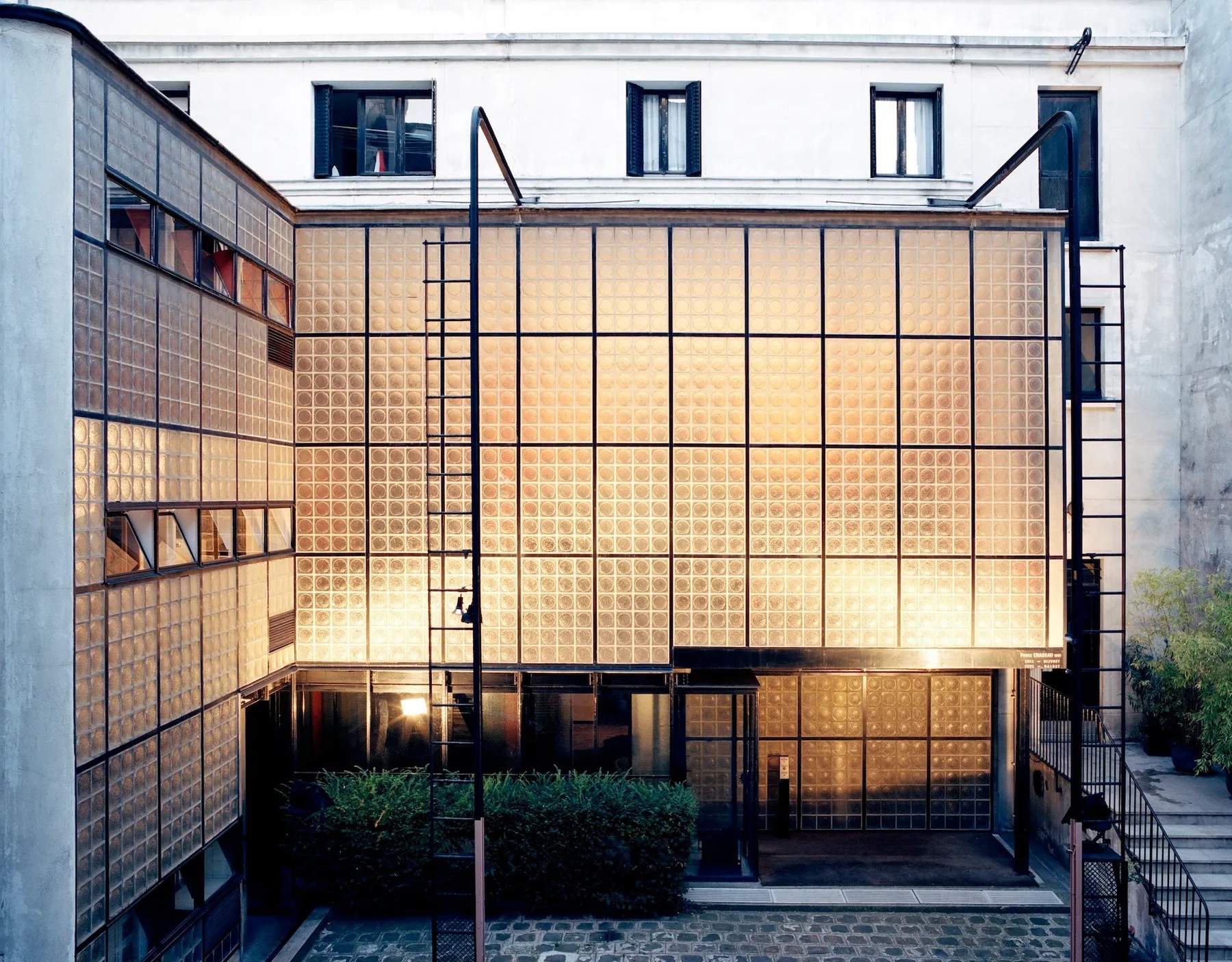 La Maison de Verre [Dalsace Residence] by Pierre Chareau | Photo credit: François Halard/ Trunk Archive.