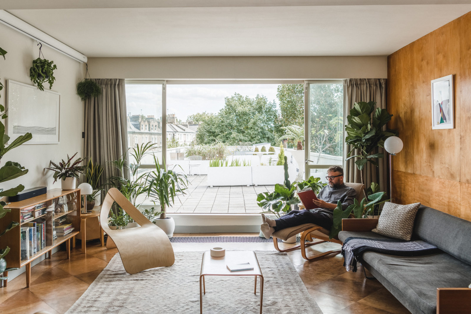 Penthouse at Isokon Flats. Images courtesy of The Modern House.