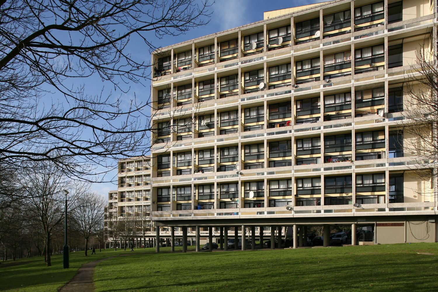Alton West by the LCC Architects' Department, Roehampton, London. Photo by Steve Cadman, CC 2.0.