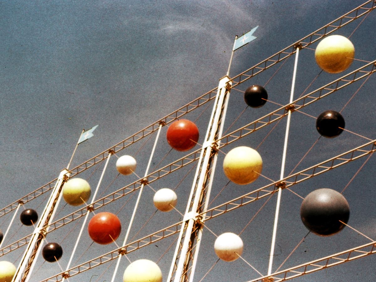 The Abacus Screen erected on Waterloo Bridge designed by architect Edward Mills (1915–98).