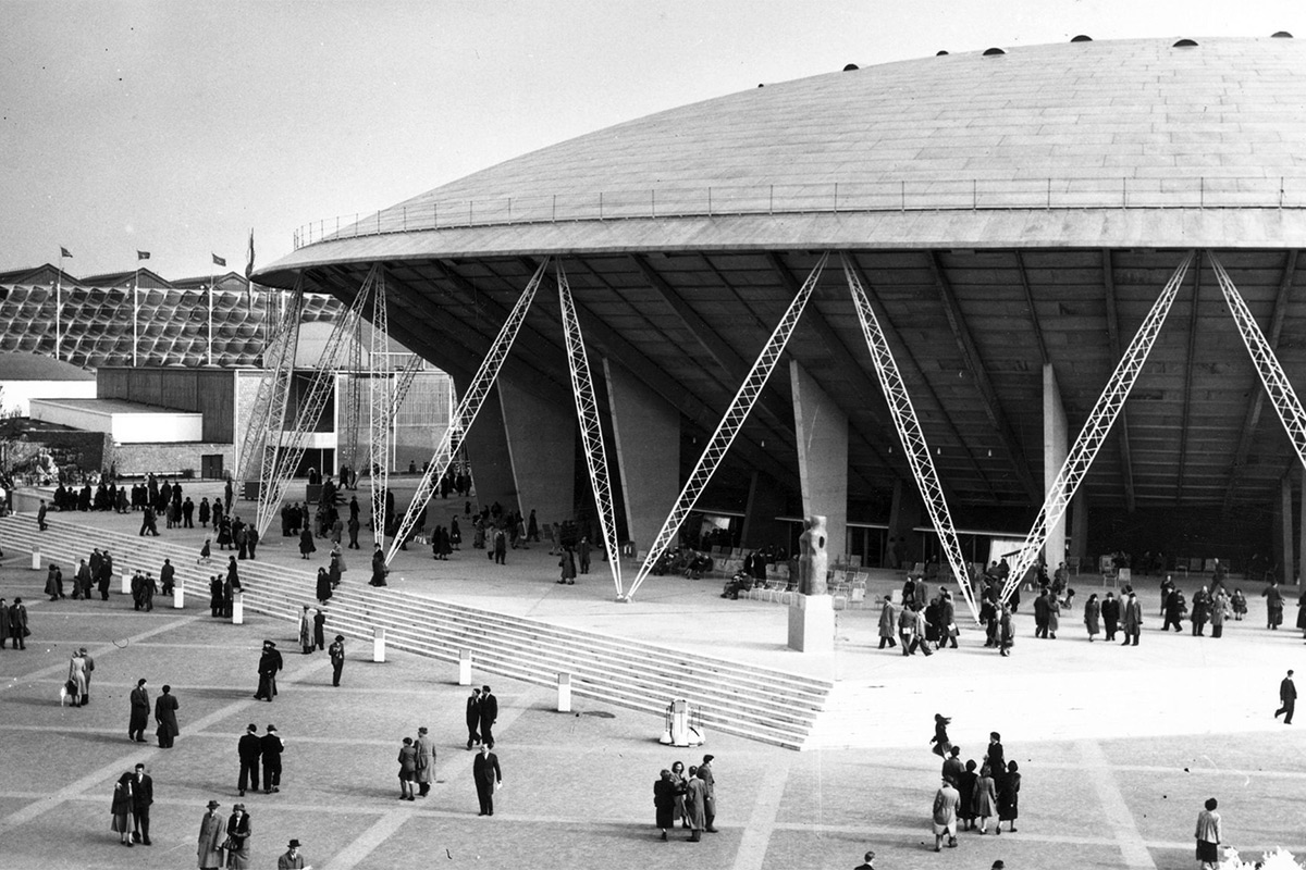 Dome of Discovery (Ralph Tubbs, 1951), the largest dome in the world at the time. 